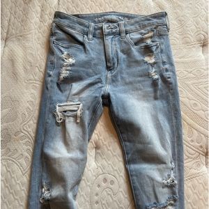 american eagle light wash skinny jeans, size 6